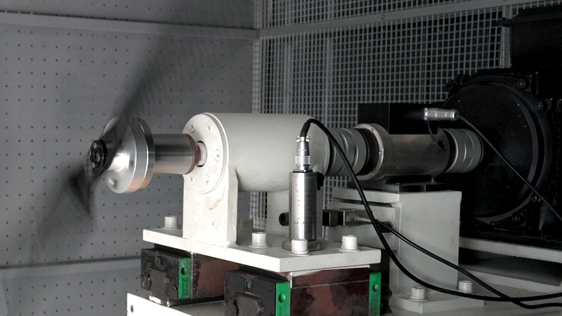 T1100-grade carbon fiber reinforcement in high stress areas